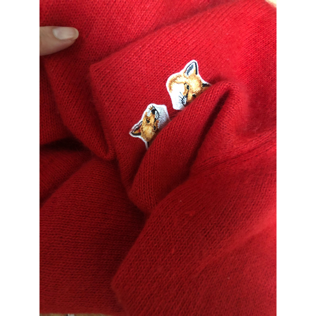 MAISON KITSUNE'(メゾンキツネ)のMAISON KITUNE  赤のセーターモヘア レディースのトップス(ニット/セーター)の商品写真