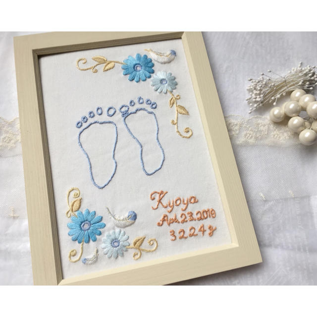 足型刺繍❁.*・ﾟ 手型 足型 ベビー 出産祝い ギフト 記念品の通販 by NTHOOM｜ラクマ