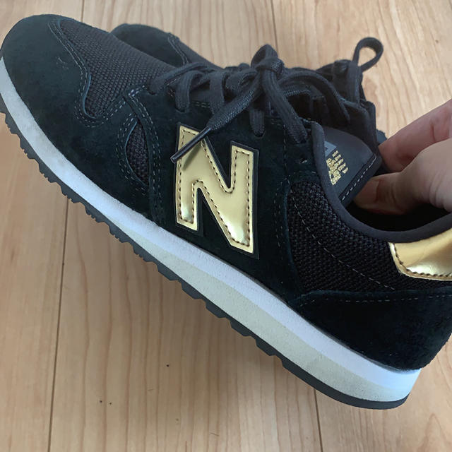 New Balance - ニューバランス520 ブラック✖️ゴールド 24の New Balance - ニューバランス520 ブラック✖️ゴールド 24の