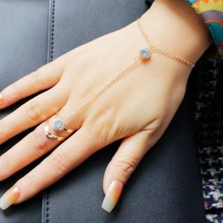 新品 チェーン 連結 リング ブレスレット フィンガーリング 金(ブレスレット/バングル)