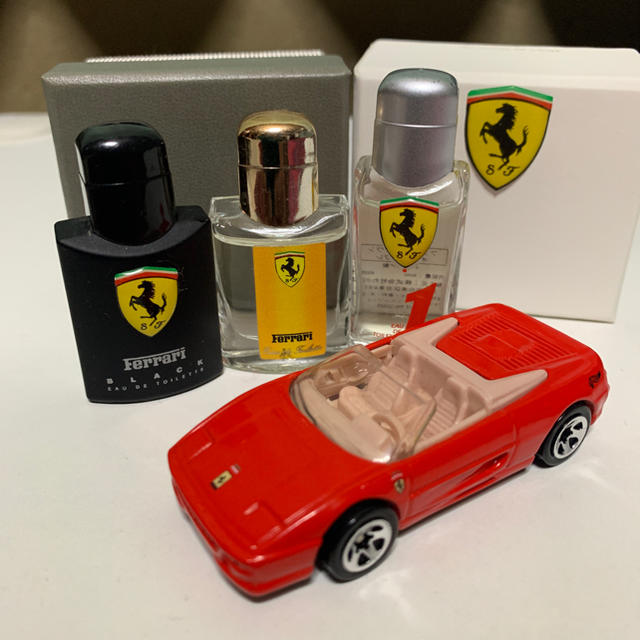 Ferrari(フェラーリ)の最終値下げ！フェラーリ ミニ 香水 セット ※ミニカー付 コスメ/美容の香水(香水(男性用))の商品写真