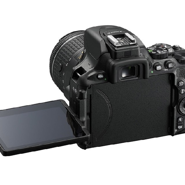Nikon(ニコン)のNikon  D5600  R様  専用(7月31日中迄) スマホ/家電/カメラのカメラ(デジタル一眼)の商品写真