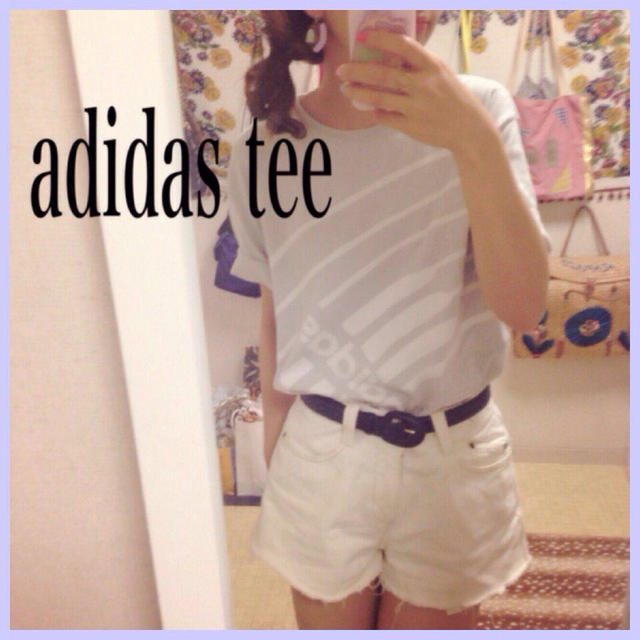 adidas(アディダス)のadidas グレイホワイト tee レディースのトップス(Tシャツ(半袖/袖なし))の商品写真