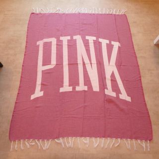 ヴィクトリアズシークレット(Victoria's Secret)のPINK★未使用★ビーチタオル(ラグ)