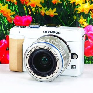 オリンパス(OLYMPUS)の❤️お洒落ホワイト✨❤️WiFiスマホ✨❤️オリンパスE-PL1S(ミラーレス一眼)