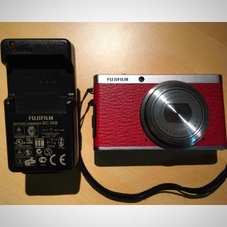 フジフイルム(富士フイルム)のデジカメ FUJIFILM  XF1(コンパクトデジタルカメラ)