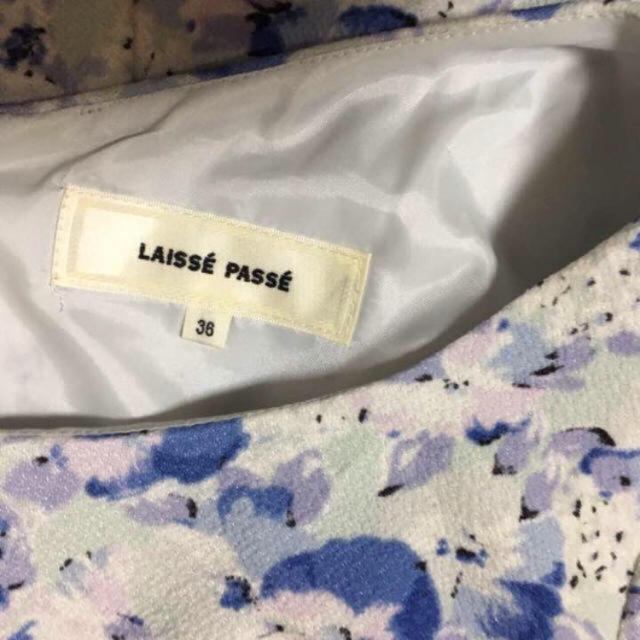 LAISSE PASSE(レッセパッセ)の値下げ再出品  レッセパッセ ぼかしフラワーワンピース レディースのワンピース(ひざ丈ワンピース)の商品写真