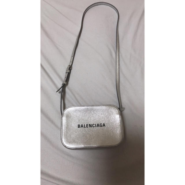 【BALENCIAGエブリデイカメラバッグXSメタリックエフェクト