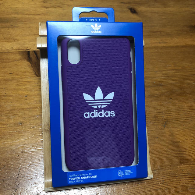 adidas(アディダス)の⤵︎値下げ⤵︎【iPhone XR】adidas ケース スマホ/家電/カメラのスマホアクセサリー(iPhoneケース)の商品写真