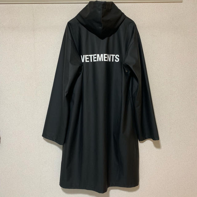 VETEMENTS RAINCOAT