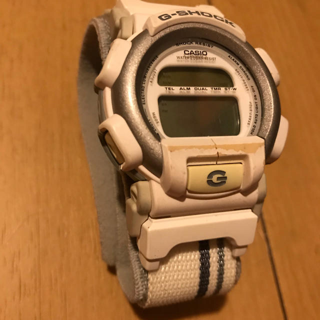 G-SHOCK(ジーショック)のCASIO G-SHOCK DW-003Ｃ-7T 白/グレー メンズの時計(腕時計(デジタル))の商品写真