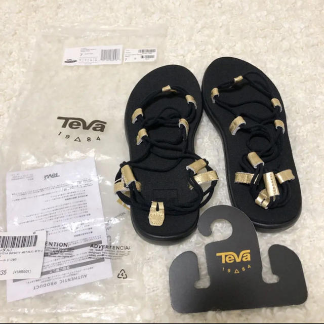 新品未使用 Teva VOYA infinity サンダル24㎝靴/シューズ