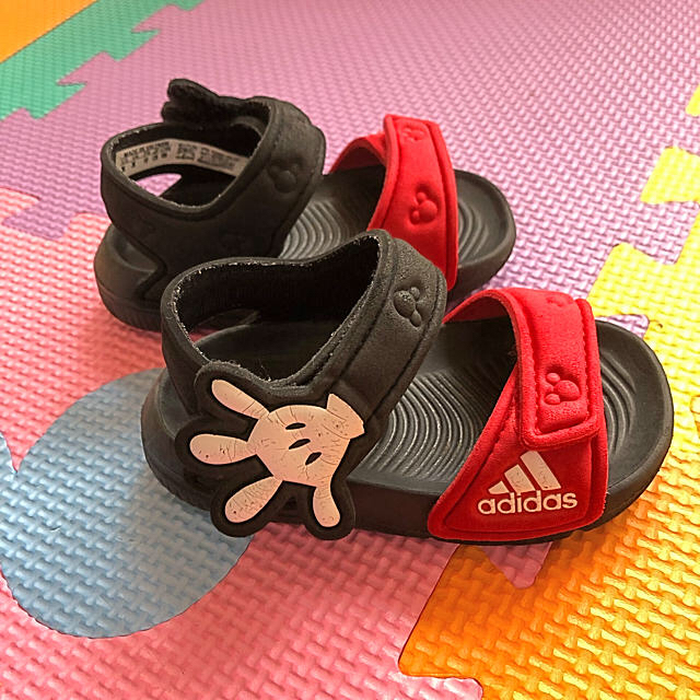 adidas(アディダス)のアディダス ディズニー サンダル 12cm キッズ/ベビー/マタニティのベビー靴/シューズ(~14cm)(サンダル)の商品写真