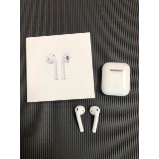 アップル(Apple)のApple AirPods wit Charging Case（第１世代）(ストラップ/イヤホンジャック)