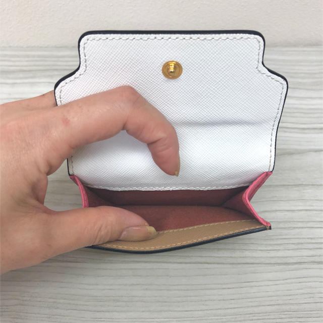 新品 MARNI マルニ 三つ折り財布 新品 MARNI マルニ 三つ折り財布