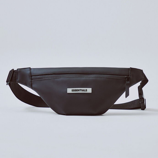 時間限定価格 Essentials Waterproof Sling Bag
