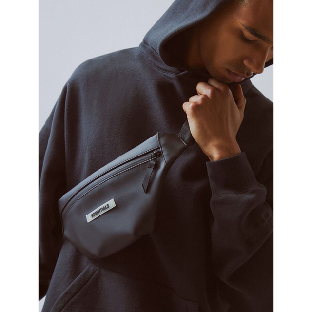 FEAR OF GOD(フィアオブゴッド)の時間限定価格 Essentials Waterproof Sling Bag メンズのバッグ(ボディーバッグ)の商品写真