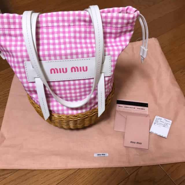 miumiu(ミュウミュウ)のピンク ギンガムチェック かごバック レディースのバッグ(かごバッグ/ストローバッグ)の商品写真