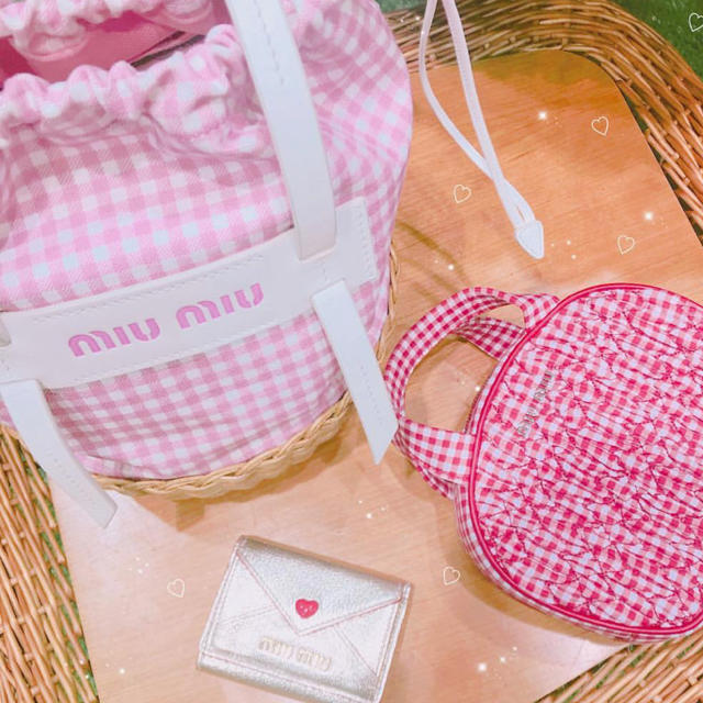 miumiu(ミュウミュウ)のピンク ギンガムチェック かごバック レディースのバッグ(かごバッグ/ストローバッグ)の商品写真