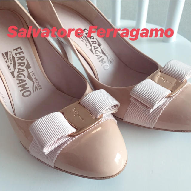 Salvatore Ferragamo フェラガモ  ヴァラ