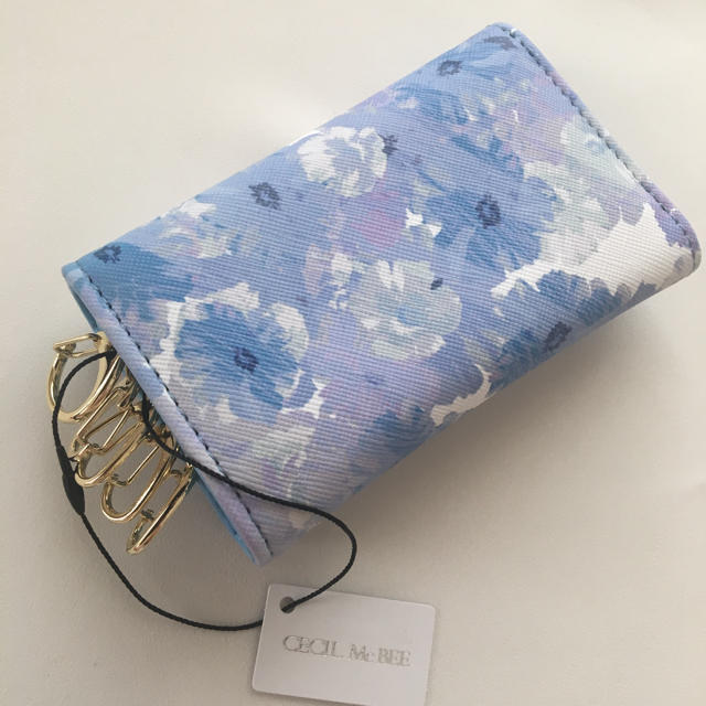 CECIL McBEE(セシルマクビー)の新品 セシルマクビー 花柄 キーケース ブルー レディースのファッション小物(キーケース)の商品写真