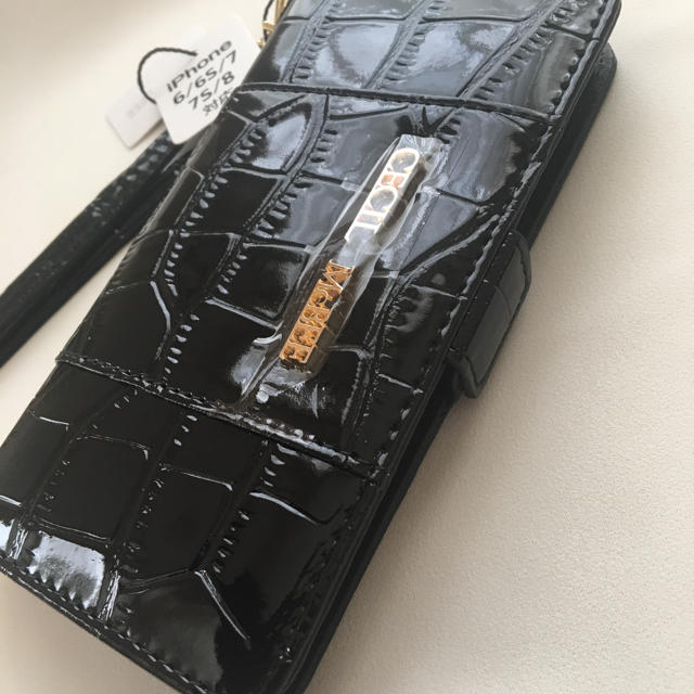 CECIL McBEE(セシルマクビー)の新品 セシルマクビー クロコ型 iPhoneケース ブラック 黒 スマホ/家電/カメラのスマホアクセサリー(iPhoneケース)の商品写真