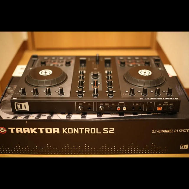 【送料無料・美品】TRAKTOR KONTROL S2 DJコントローラー 2