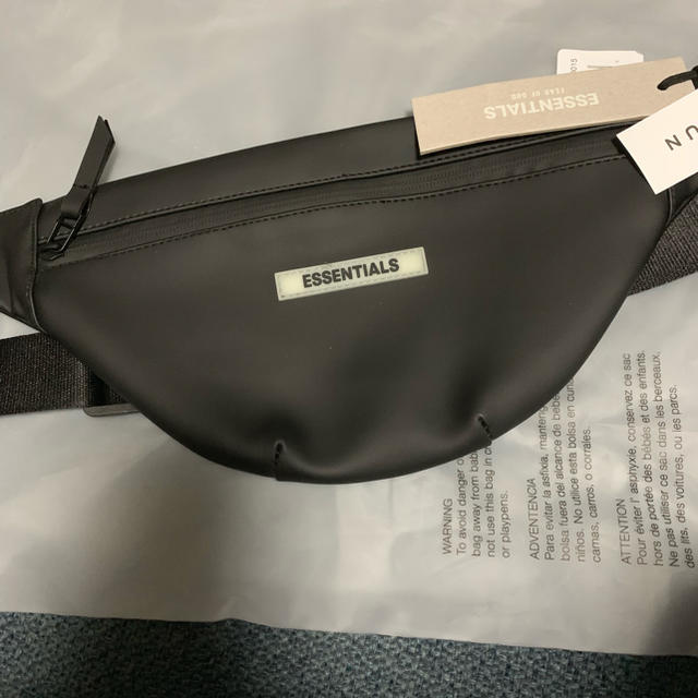 FEAR OF GOD(フィアオブゴッド)のFOG ESSENTIALS WATERPROOF SLING BAG バッグ メンズのバッグ(ボディーバッグ)の商品写真