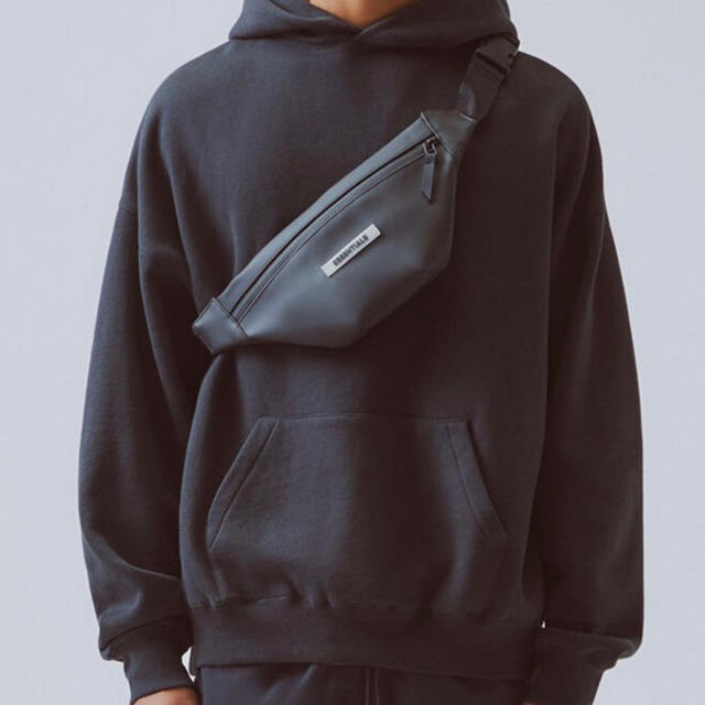 FEAR OF GOD(フィアオブゴッド)のFOG ESSENTIALS WATERPROOF SLING BAG バッグ メンズのバッグ(ボディーバッグ)の商品写真