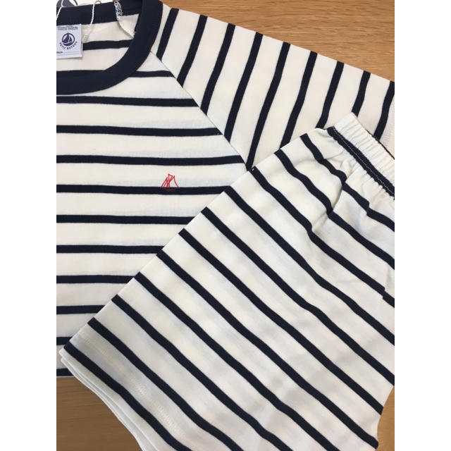 PETIT BATEAU(プチバトー)の【新品】2019SS プチバトー マリニエール 半袖パジャマ 5ans キッズ/ベビー/マタニティのキッズ服男の子用(90cm~)(パジャマ)の商品写真