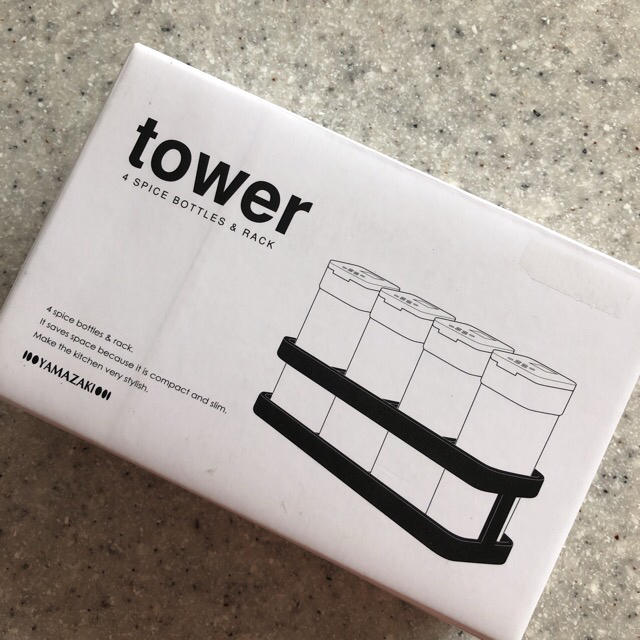 《新品未使用》tower ★ ラック付きスパイスボトルセット インテリア/住まい/日用品のキッチン/食器(容器)の商品写真