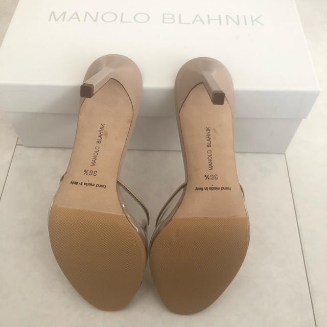 MANOLO BLAHNIK(マノロブラニク)のMANOLO BLAHNIKクリアミュールサンダル361/2ハーフマノロブラニク レディースの靴/シューズ(サンダル)の商品写真