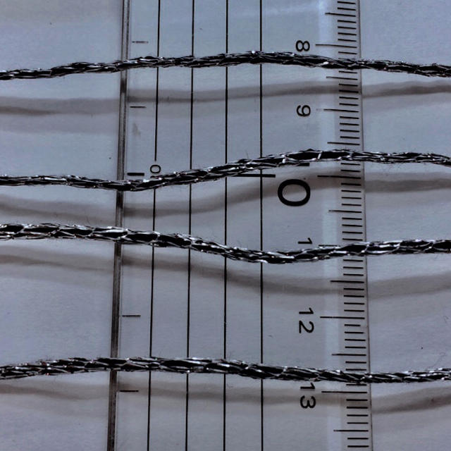 多本撚りラメカバー  黒×シルバー  １５０ｇ ハンドメイドの素材/材料(生地/糸)の商品写真