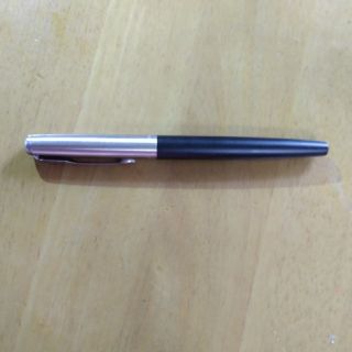 パーカー(Parker)の【値下げ】ほぼ新品　PARKER万年筆　コンバータ付(ペン/マーカー)