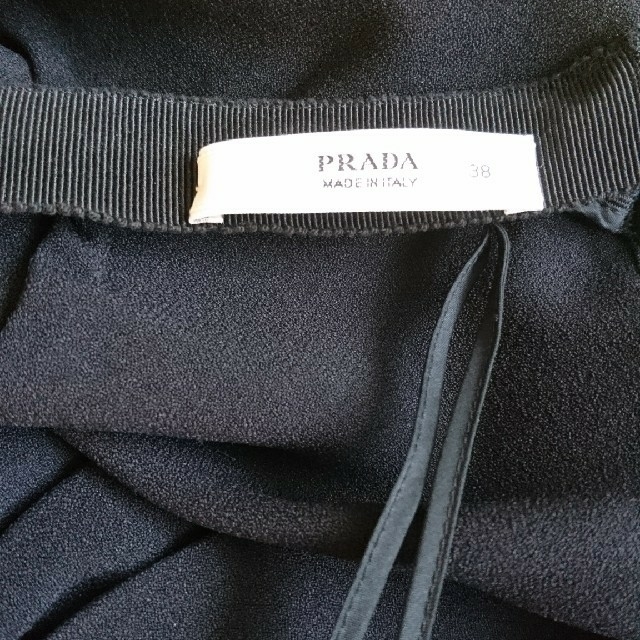 PRADA(プラダ)のPRADA プラダ 黒トップス レディースのトップス(シャツ/ブラウス(半袖/袖なし))の商品写真