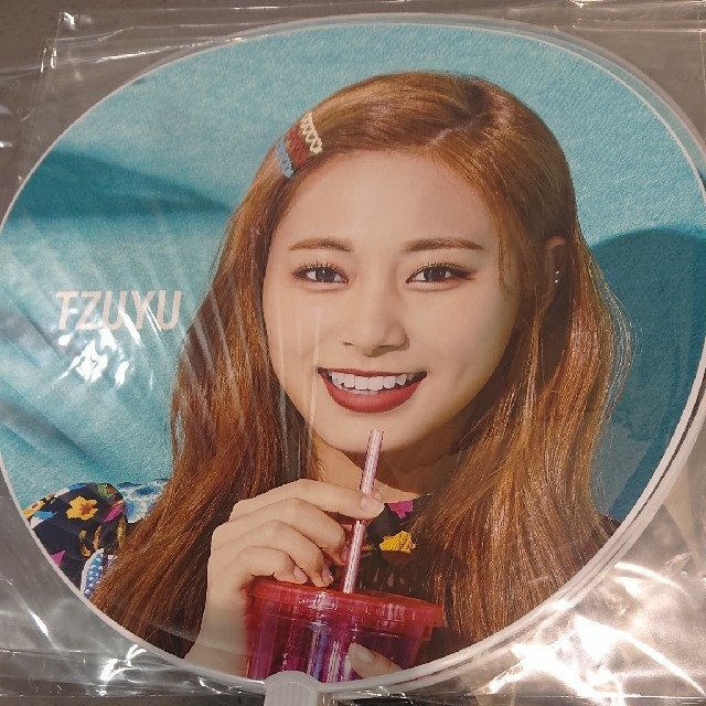 TWICE
Happy Happy
ツウイ TZUYU
うちわ エンタメ/ホビーのCD(K-POP/アジア)の商品写真