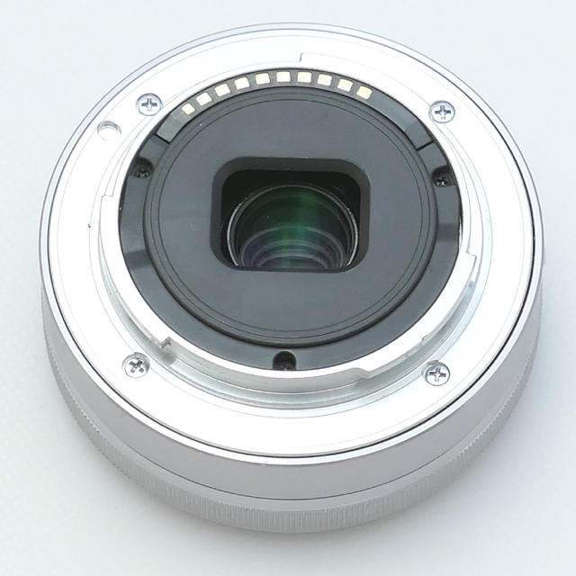 SONY(ソニー)のソニーE16mmf2.8シルバー スマホ/家電/カメラのカメラ(レンズ(単焦点))の商品写真