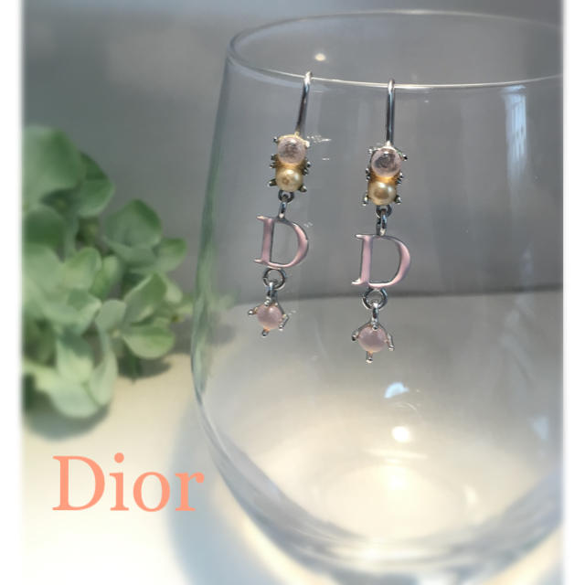 Dior(ディオール)の最終値下げ☆Dior ベビーピンク ピアス☆送料無料 レディースのアクセサリー(ピアス)の商品写真