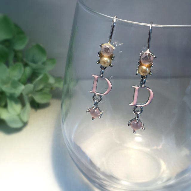 Dior(ディオール)の最終値下げ☆Dior ベビーピンク ピアス☆送料無料 レディースのアクセサリー(ピアス)の商品写真