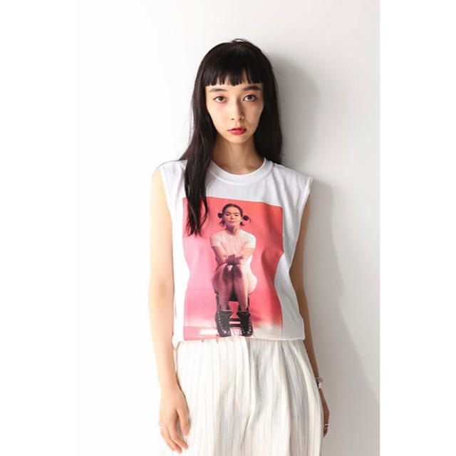 JOURNAL STANDARD(ジャーナルスタンダード)のKevin Cummins × Bjork フォトT タンク Tシャツ トップス レディースのトップス(Tシャツ(半袖/袖なし))の商品写真