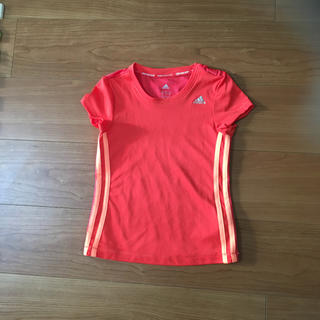 アディダス(adidas)のアディダス 赤 Tシャツ(Tシャツ/カットソー)