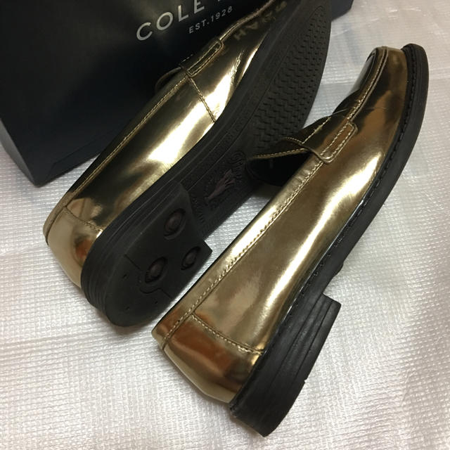 Cole Haan(コールハーン)のローファー コールハーン 婦人物 6.5B (23.5cm) ゴールド レディースの靴/シューズ(ローファー/革靴)の商品写真