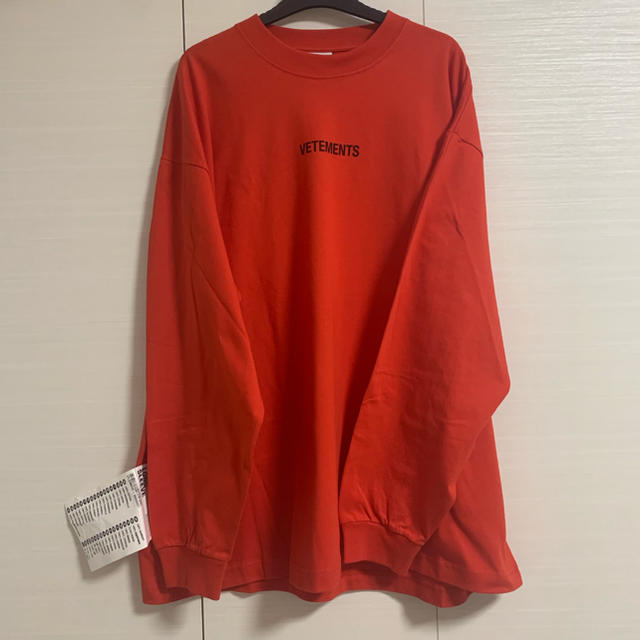 トップスVETEMENTS ロゴプリント ロングスリーブ Tシャツ