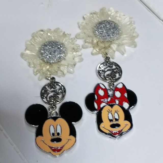 Disney ハンドメイド フラワーカボションコネクターミッキーミニー ピアス イヤリングの通販 By リリーサ S Shop ディズニーならラクマ