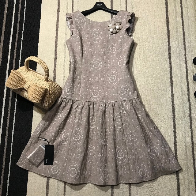 2019☆未着用タグ付☆Rene☆ルネ☆カットワーク刺繍☆ワンピース☆36