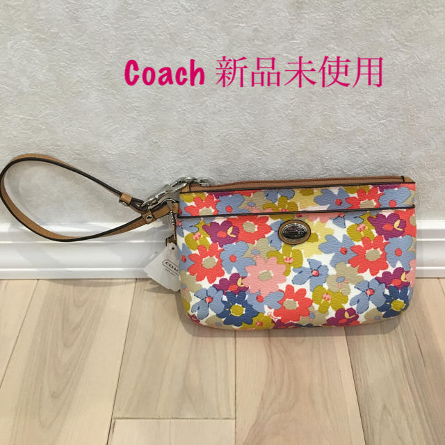 COACH(コーチ)の新品未使用☆コーチ 可愛い花柄ポーチ バッグインバッグにも♪ レディースのファッション小物(ポーチ)の商品写真