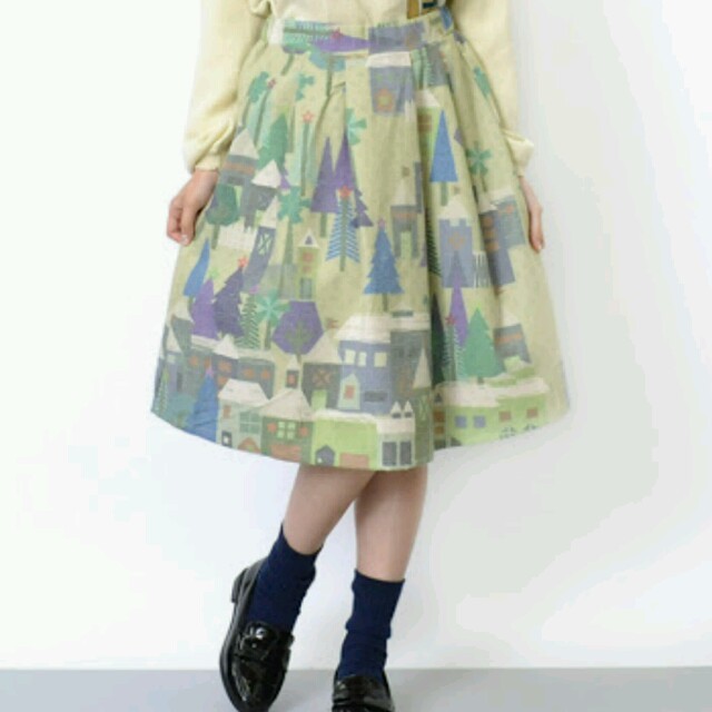 merlot(メルロー)のふゆのおうち柄　ミディアム丈スカート レディースのスカート(ひざ丈スカート)の商品写真