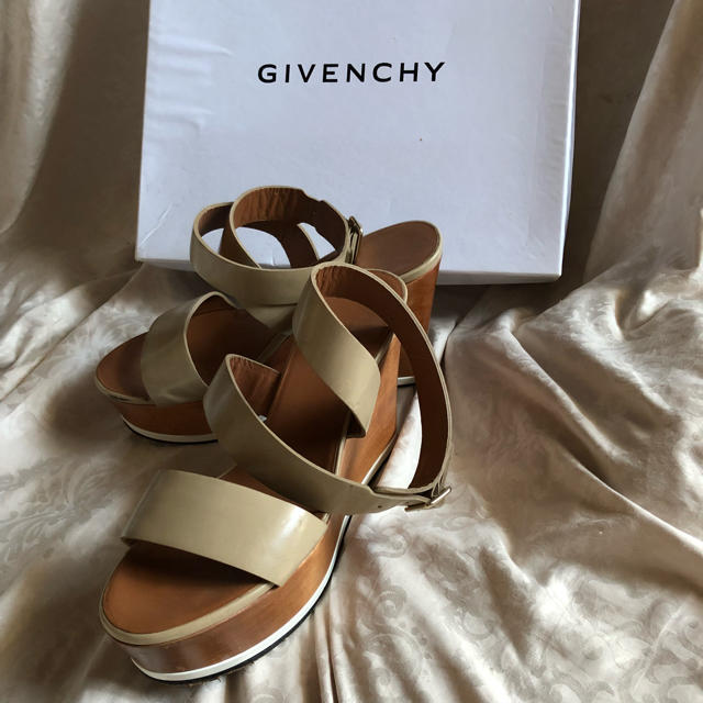 GIVENCHY(ジバンシィ)のGIVENCHYウェッジサンダル レディースの靴/シューズ(サンダル)の商品写真