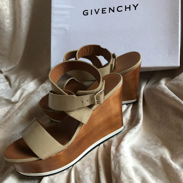 GIVENCHY(ジバンシィ)のGIVENCHYウェッジサンダル レディースの靴/シューズ(サンダル)の商品写真