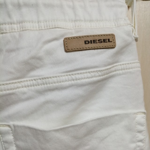 DIESEL(ディーゼル)のkan kan 様専用！　KROOLEY JOGG ジョグ　W32　ホワイト  メンズのパンツ(デニム/ジーンズ)の商品写真